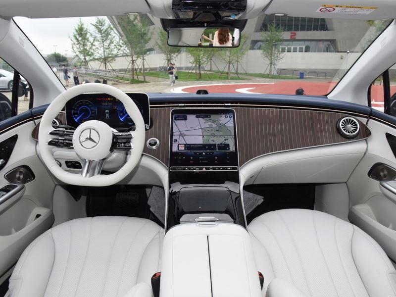 Benz EQE 2025 EQE 500 4MATIC Flagship Edition