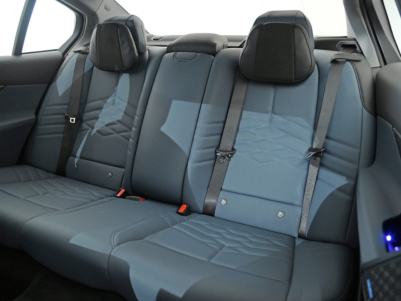 BMW i5 2025 xDrive50L luxury suit
