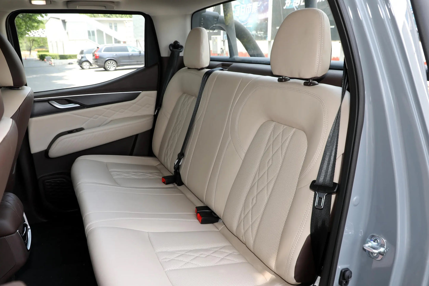 DONG FONG RUI QI 7 2024 2.3T automatic 4WD standard cargo box mountain forest version diesel