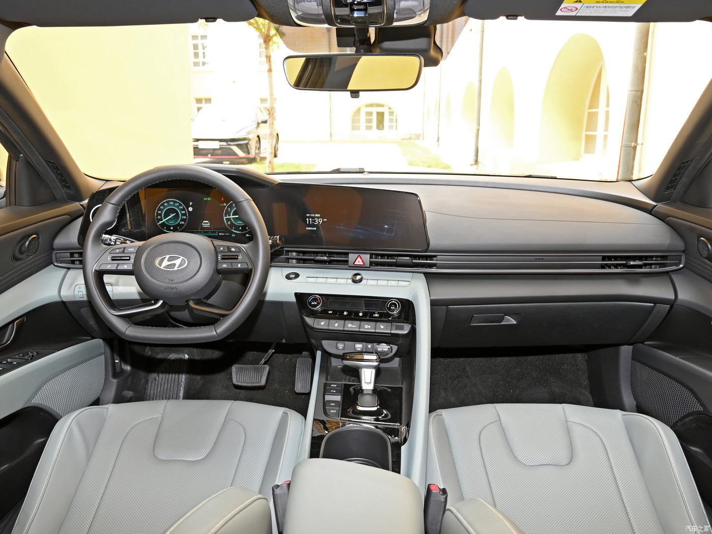 HYUNDAI Elantra 2023 1.5L CVT Leading Edition