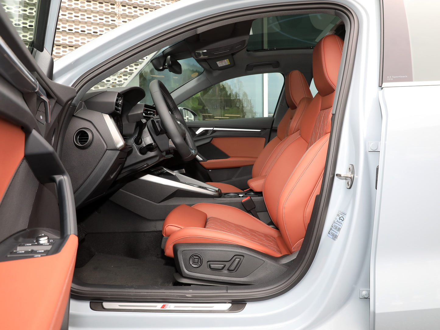 Audi A3 2025 A3LLimousine35TFSI Flying Spur Premium Edition