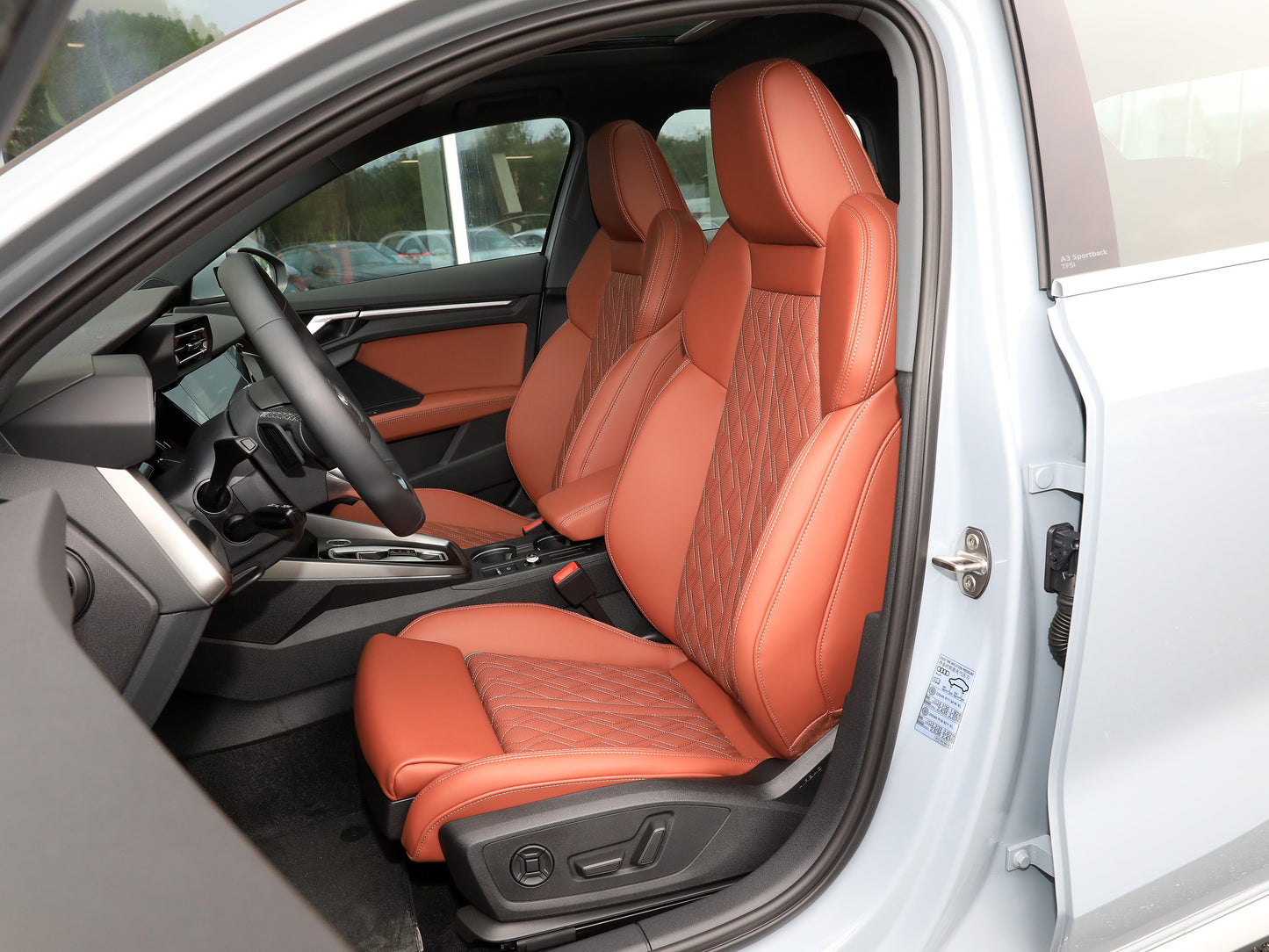 Audi A3 2025 A3LLimousine35TFSI Flying Spur Premium Edition
