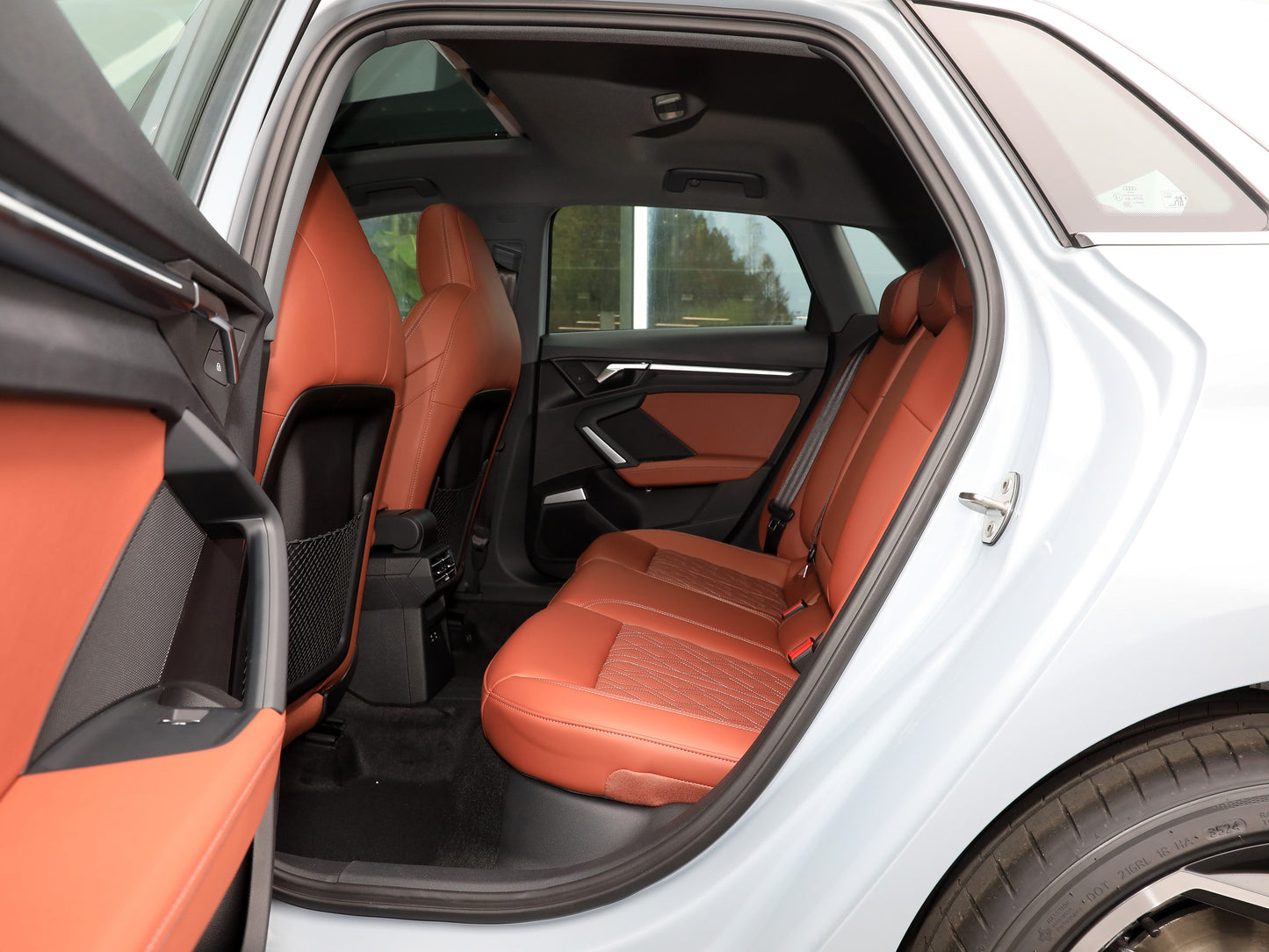 Audi A3 2025 A3LLimousine35TFSI Flying Spur Premium Edition