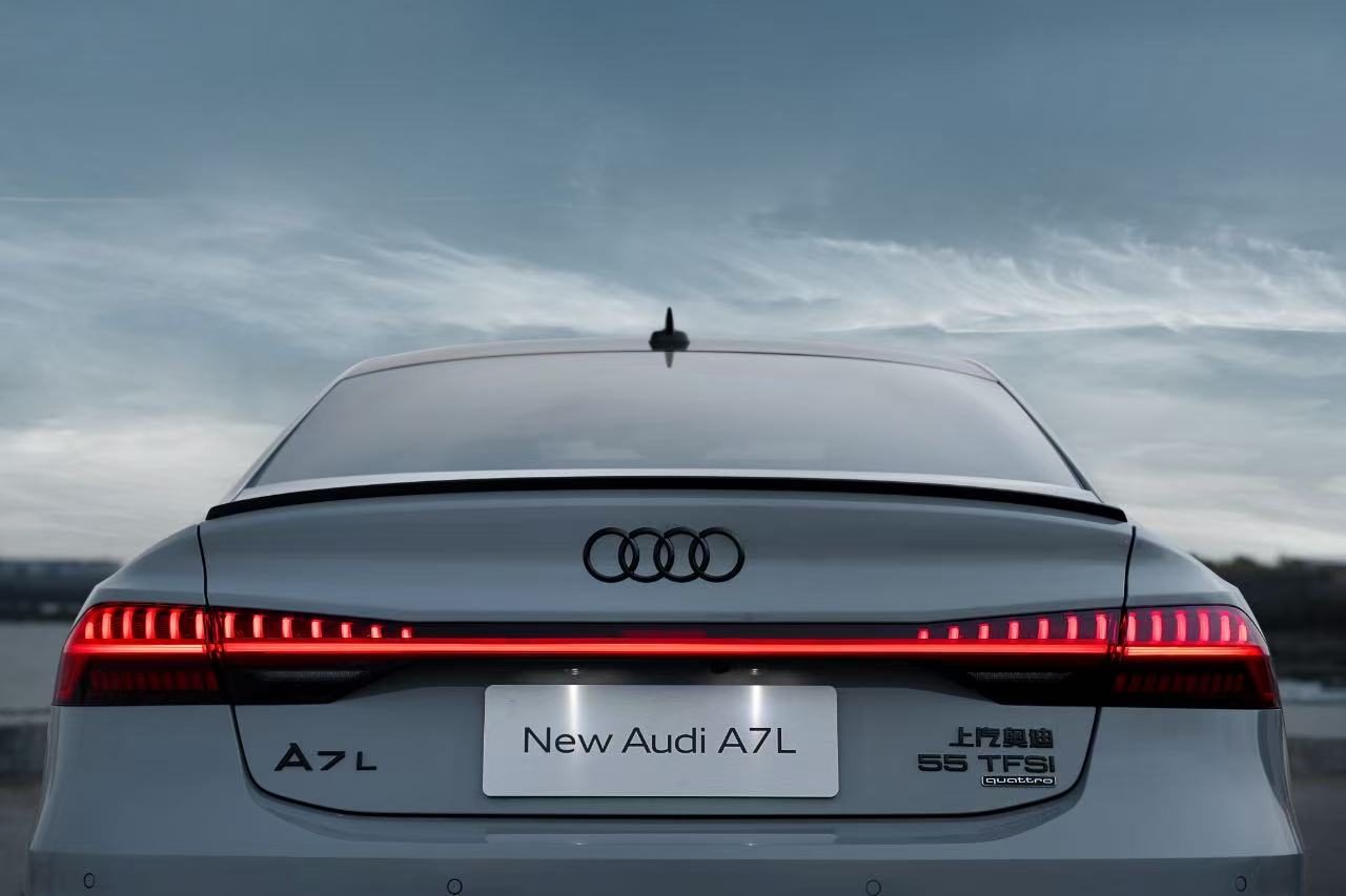 Audi A7L 2024 55TFSIquattro flagship model