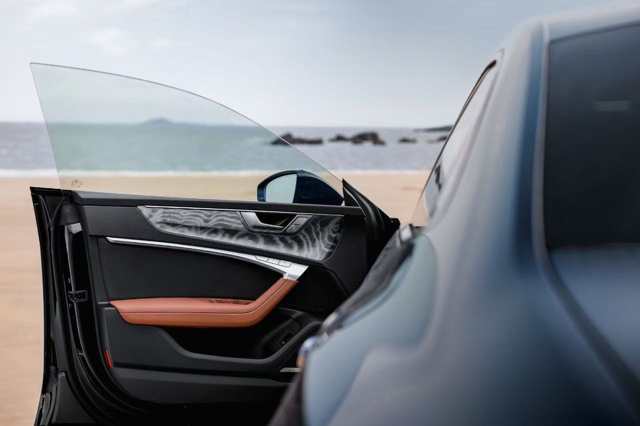 Audi A7L 2024 55TFSIquattro flagship model