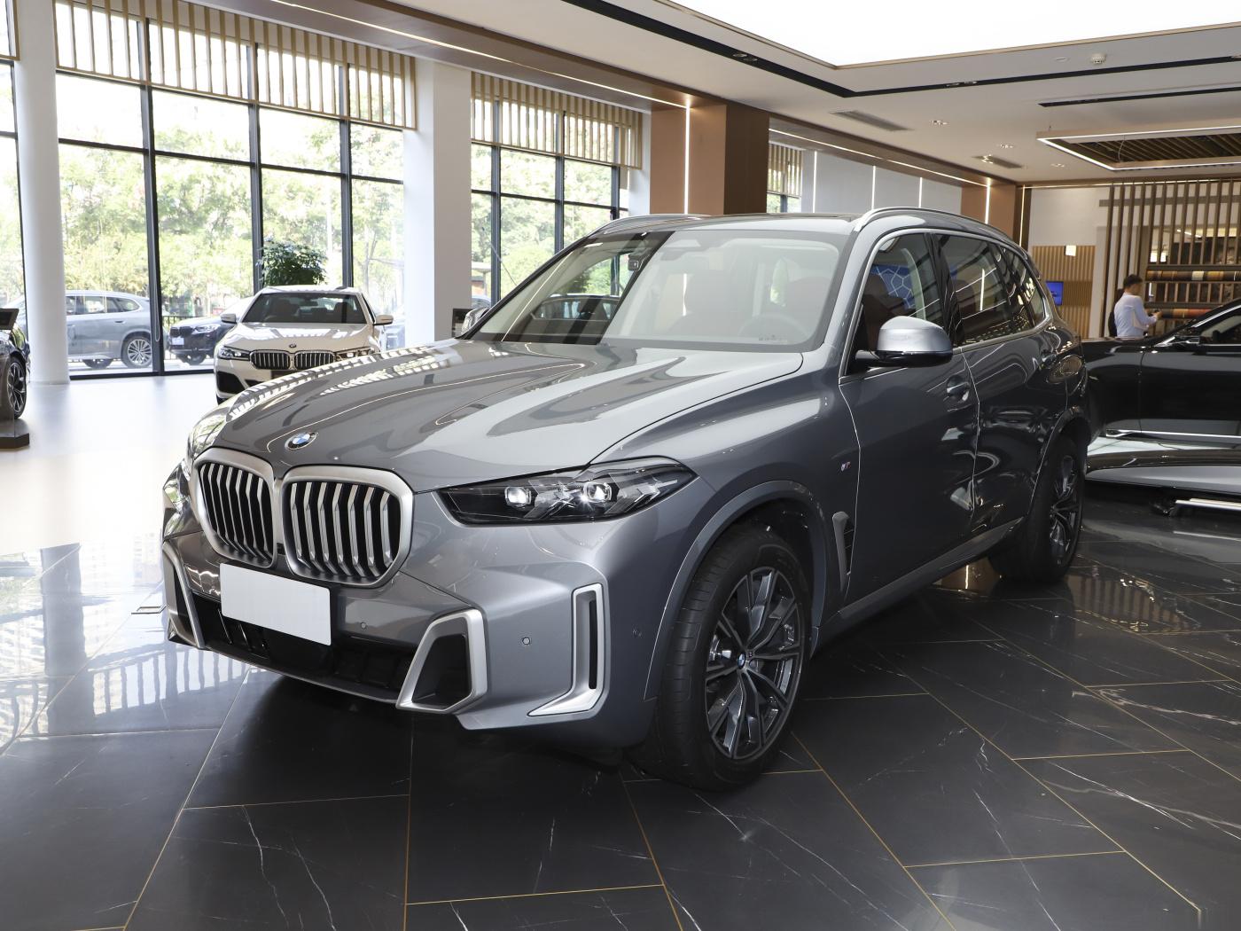بي ام دبليو X5 2023 xDrive30LiM باقة رياضية 
